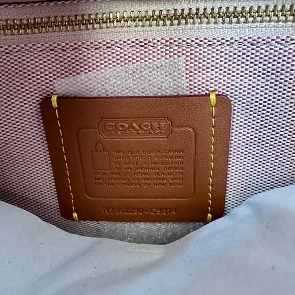 New Coach Cashin Carry Bag 22 with Trompe L'oeil Print in Light Blush Multi - Picture 8 of 11